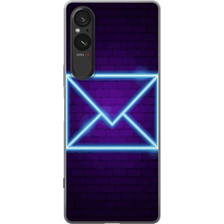 Yhteensopiva Puhelinkuori Sony Sony Xperia 5 V Neonilta illuustraatio kirjekuoresta sinisessä valossa lila tiiliseinää vasten, nykyaikainen symboli