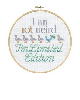 Broderipakke Bilde I am not weird - Permin