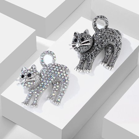 Et par smukke killingformede brocher