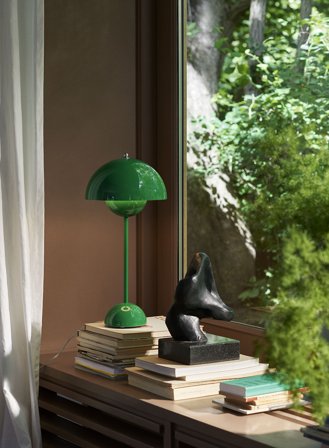 Flowerpot VP3 bordlampe H50 - signalgrønn