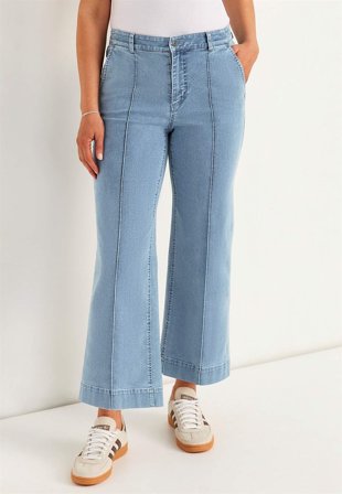 Cellbes of Sweden - Vid ankeljeans med sydd press i lyseblå denim for damer i størrelse 64R