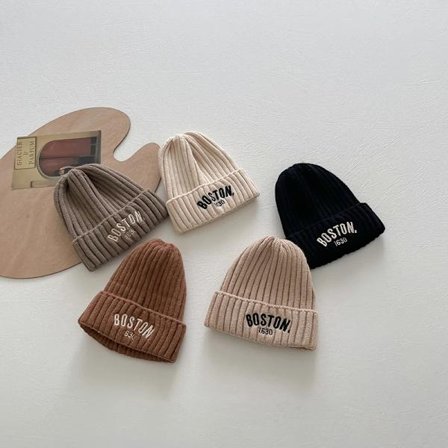 Vinter Ny babymössa Mjuk bomullsbokstav broderade 1-6 år Pojke Flicka Mössor Motorhuv Enfärgad varma stickade mössor