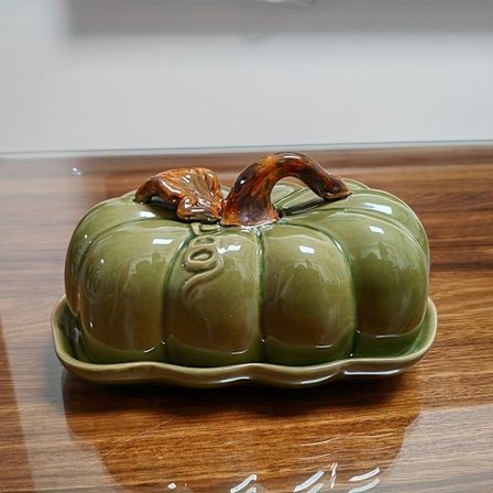 7-tommers smørfat i keramikk, formet som en agurk, med lokk