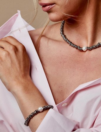 Bud to rose Velvet Pearl Bracelet Silver - Silver - ONE SIZE