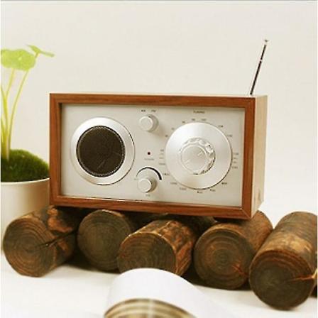Alt-i-ett-musikksystem med digital FM-radio - Retro multifunksjonell radio i tre - Valnøtt