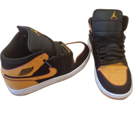 Nike Air Jordans i svart och orange