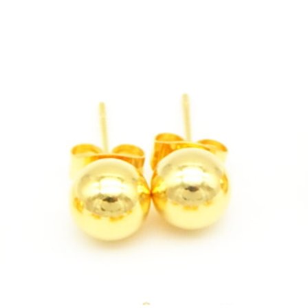 Guld kula örhängen i kirurgiskt stål. Finns olika storlekar