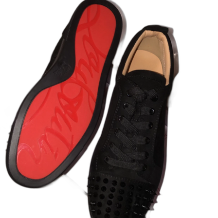 Svarta sneakers med nitar från Christian Louboutin