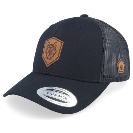 Wild Spirit - Nero trucker Cappellino - Wolf Paw Shield Patch Retro Black Trucker @ Hatstore