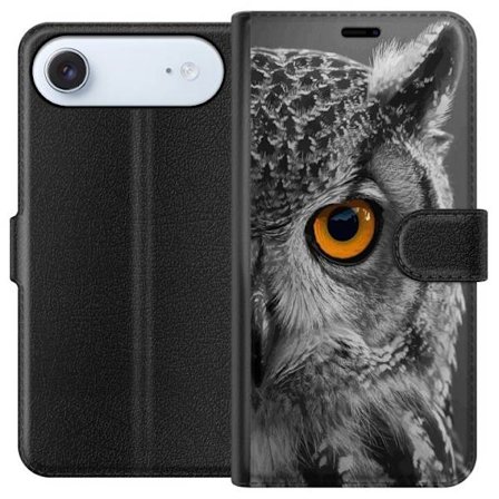 Kompatibelt Lommeboketui til Apple iPhone 17 Air Svart og hvit nærbilde av en ugle med kraftig oransje øye og detaljert fjærstruktur.