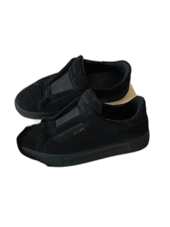 Svarta sneakers Axel Arigato mocka