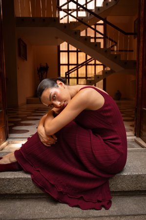 NA-KD Knitted Scoop Neck Frill Maxi Dress - Strikkjoler - Burgundy - M (EU 38-40)