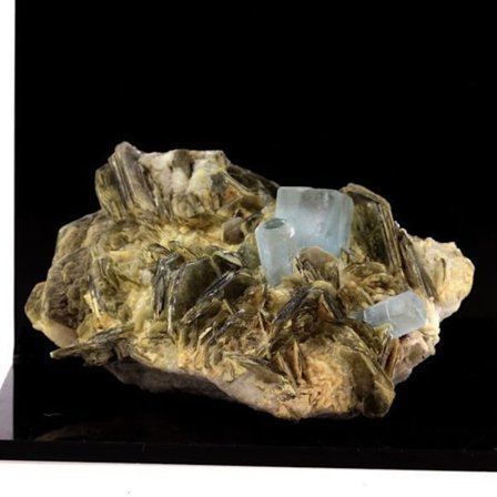 Sten og mineraler. Akvamarin + Muskovit. 798,0 ct. Chumar Bakar, Skardu, Pakistan.