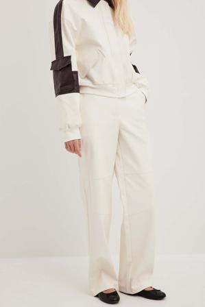 Sofia Coelho x NA-KD Pantalon taille haute en similicuir - Collections des influenceuses - OffBlanc - EU 40