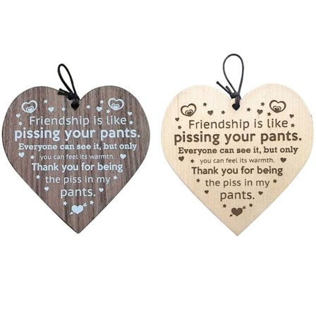 Friendship Pissing Pants Puinen plaketti