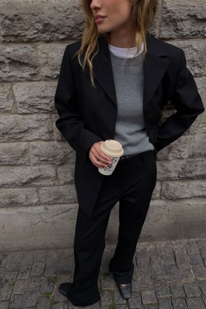 NA-KD schmal geschnittener Blazer mit mehreren Knöpfen - Blazer - Schwarz - EU 32