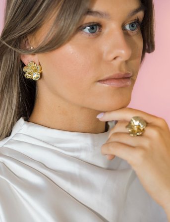 By Jolima Daisy Earring Gold - Gold - ONE SIZE