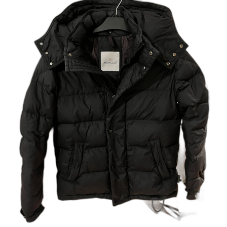 Svart dunjacka från Moncler