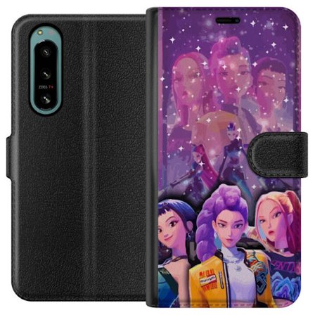 Kompatibelt Plånboksfodral till Sony Sony Xperia 5 IV K-Pop Demon Hunters stjärnor med tre kraftfulla hjältinnor, futuristiska färger och glittran
