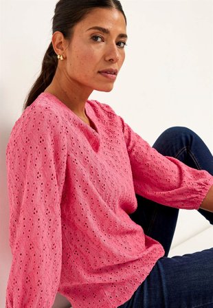 Cellbes of Sweden - Trikåtopp med broderat hålmönster - cerise - för damer - 62/64