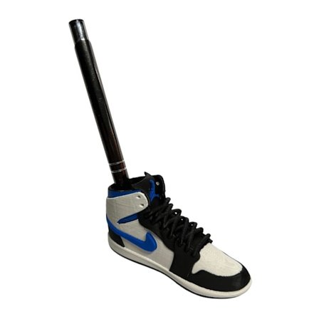 Jordan skoformad pennhållare på skrivbordet