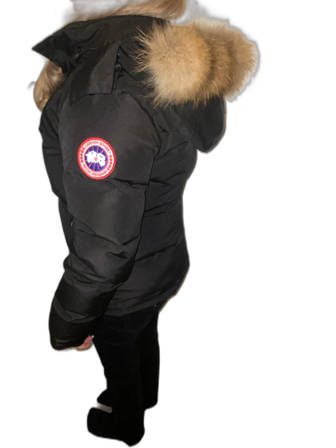 Svart Canada Goose dunjacka med päls