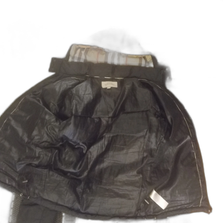 Svart dunjacka från Burberry