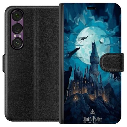 Yhteensopiva Lompakkokotelo Sony Sony Xperia 1 VII Maaginen fantasiakuvaus, jossa linna kuunvalossa ja leijuvat olentot, pimeä satuilmapiiri noitatai