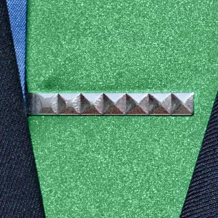 Pasador de corbata plateado con detalle para hombres - Pasadores de corbatas para corbatas estrechas