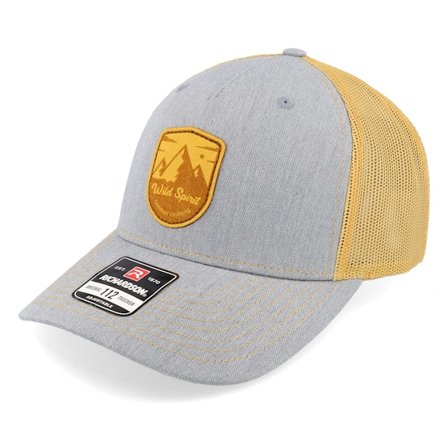 Wild Spirit - Grå trucker Keps - Shield Peak 112fp Split Heather Grey/Amber Gold @ Hatstore