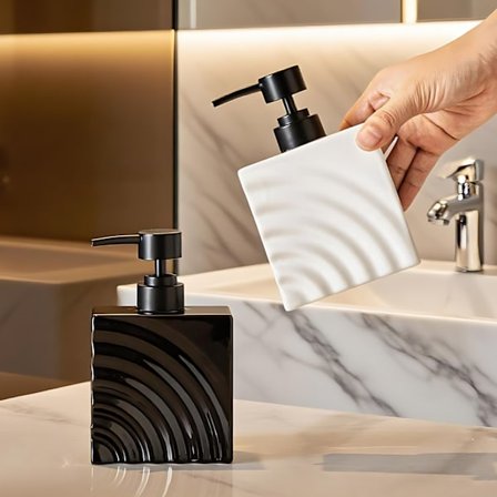 Högkvalitativa, estetiskt tilltalande 330 ml återanvändbara keramiska badrumsflaskor med vågmönster, lämpliga för duschgel och schampo.