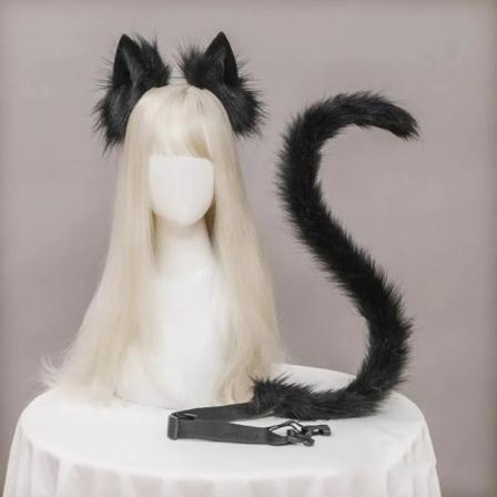 harmaat sopivat hyvin suden korvien ja suden asun kanssa. Jos hän haluaa cosplayta kissaa