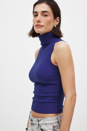 NA-KD - Ermeløs topp med rullehals - Pologenser - Marineblå - XL