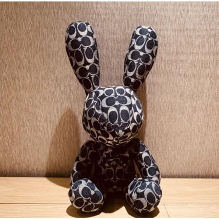 Svart og grå rund figur - plussleker