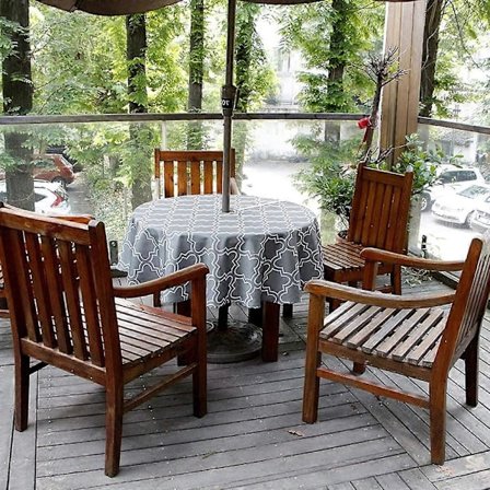 Udendørs dug til terrassebord med lynlås og hul til parasol, vand- og pletafvisende rund dug (grå)