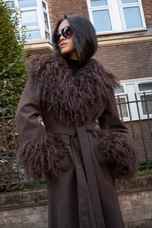 NA-KD Bonded Detail Curly Faux Fur Coat - Jakker & frakker i imiteret pels - Brun - EU 34