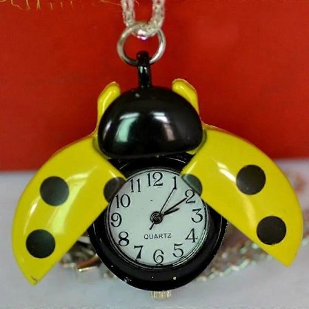 Uusi luova muoti pieni leppäkerttu taskukello muotiasusteet taskukello ihana ylellisellä kaulakorulla[HK]