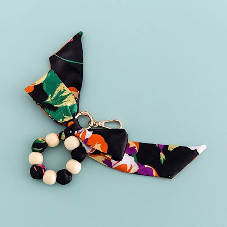 Nyckelring med träpärlor armband 7 7