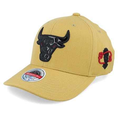 Mitchell & Ness - NBA Beige adjustable Czapka Z Daszkiem - Chicago Bulls Hatstore Exclusive x Champion Logo Beige Adjustable @ Hatstore