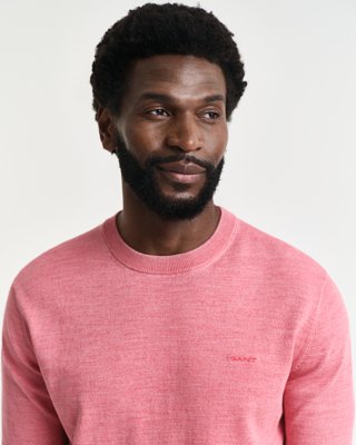GANT - Solbleket genser med rund hals til herre watermelon red