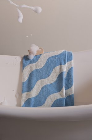 Jotex - Badelaken 90x150 Cm Ljusblå/vit - WAVES - Kjøp Badelaken hos Jotex