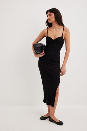 NA-KD Trend Robe mi-longue à bretelles et décolleté cœur - Robes moulantes - Noir - Large