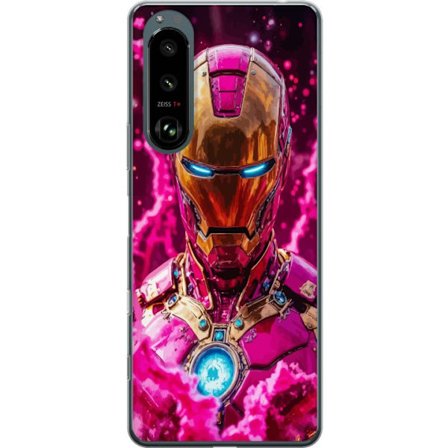 Yhteensopiva Puhelinkuori Sony Xperia 5 III Särmikäs vihreä hahmo pikselöidyssä fantasiamaailmassa, jossa on puutaloja ja eläimiä retro-pelimil