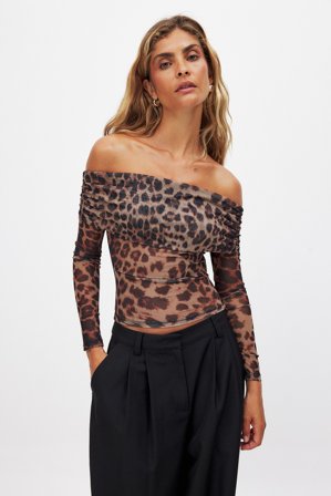 NA-KD Off Shoulder Mesh Top - Festtoppe - Leopard - XL