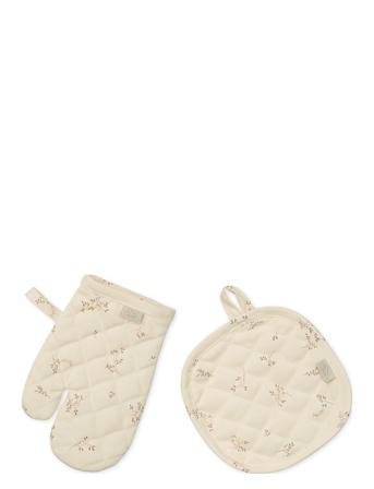 Kids Oven Glove And Pot Holder Play Set Home Textiles Kitchen Textiles Oven Mitts & Gloves Vit Cam Cam Copenhagen