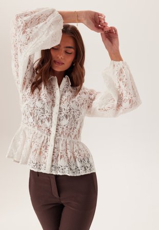 Bubbleroom - Lace Peplum Blouse - Offwhite - Kläder