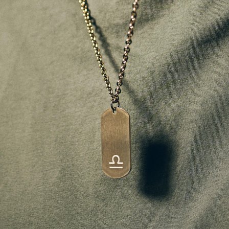 Colar Signo do Zodíaco em Aço Dourado Balança para homens - Colares em aço