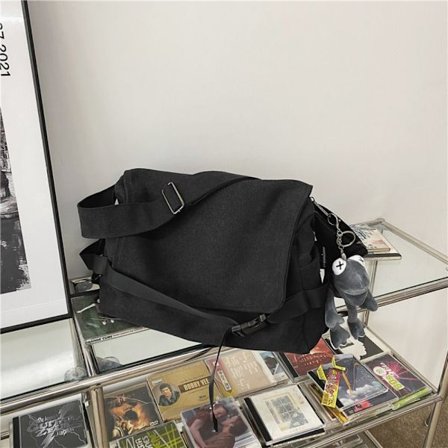 Nylon Crossbody Bag Messenger Bags SVART MED HÄNGE MED