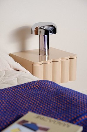 Jotex - Vægmonteret Sengebord Beige - VALLMO - Køb Sengeborde hos Jotex