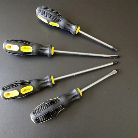 Skruvmejselset, 4 delar, 2 typer - spårskruv och Phillips, 2 storlekar - 4 tum/6 tum